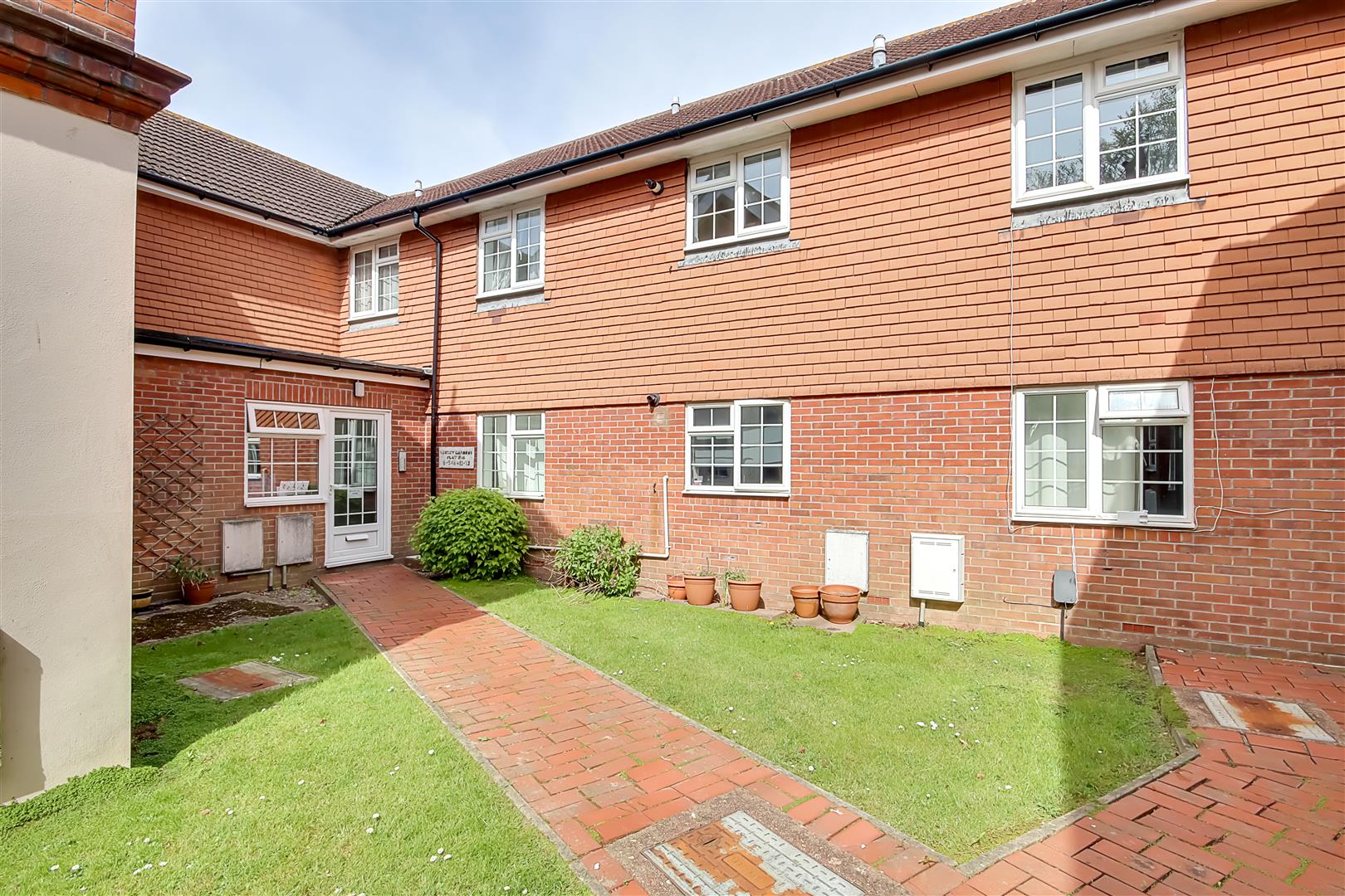 Flat - Purpose Built | Loxley gardens, Bulkington Avenue, Worthing | For Sale